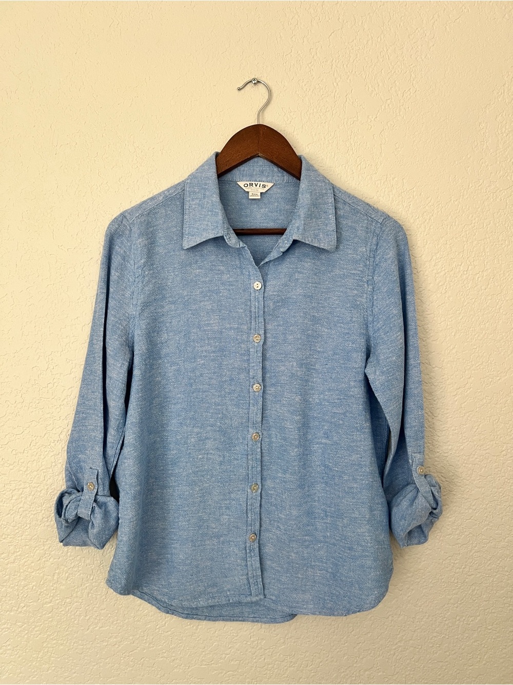 Orvis Women’s Heathered Sky Blue Button-Down Linen Blend Shirt